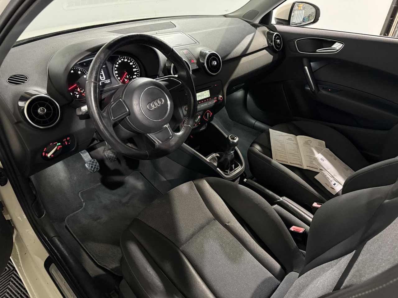 Audi | A1 | 1.2 TFSI Ambition Pro Line | 2011 | 173.570 km | 38PBP4 | Logisch - هاتشباك: صور 4 Audi | A1 | 1.2 TFSI Ambition Pro Line | 2011 | 173.570 km | 38PBP4 | Logisch - هاتشباك: صور 4