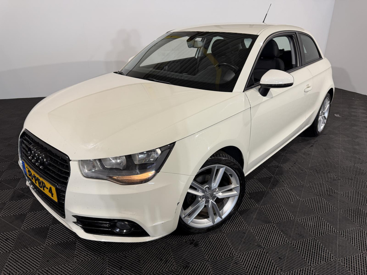 Audi | A1 | 1.2 TFSI Ambition Pro Line | 2011 | 173.570 km | 38PBP4 | Logisch - هاتشباك: صور 1 Audi | A1 | 1.2 TFSI Ambition Pro Line | 2011 | 173.570 km | 38PBP4 | Logisch - هاتشباك: صور 1
