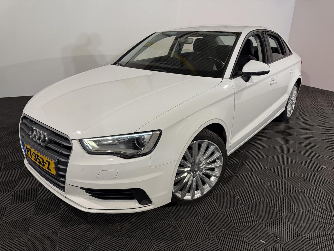 Audi | A3 Limousine | 1.4 TFSI Attraction Pro Line Plus Automaat | 2016 | 256.538 km | PT353Z | Geen oordeel - سيدان: صور 1 Audi | A3 Limousine | 1.4 TFSI Attraction Pro Line Plus Automaat | 2016 | 256.538 km | PT353Z | Geen oordeel - سيدان: صور 1