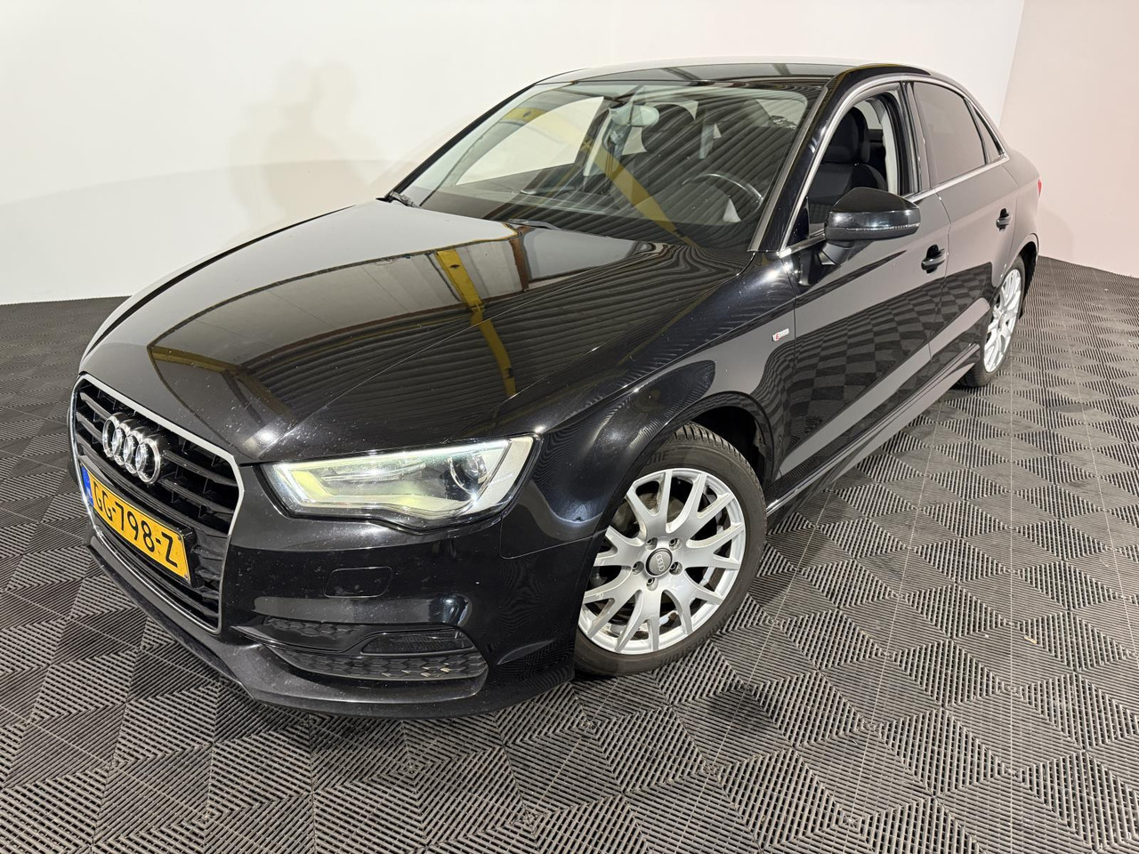 Audi | A3 Limousine | 1.6 TDI Ambition Pro Line Plus | 2014 | 271.612 km | GG798Z | Onlogisch - سيدان: صور 1 Audi | A3 Limousine | 1.6 TDI Ambition Pro Line Plus | 2014 | 271.612 km | GG798Z | Onlogisch - سيدان: صور 1