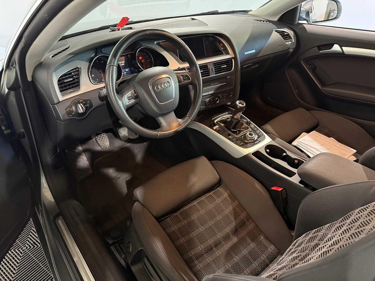 Audi A5 Coupé 2.0 TFSI Pro Line Business 60-RGK-5 233.366 km - سيارة: صور 2 Audi A5 Coupé 2.0 TFSI Pro Line Business 60-RGK-5 233.366 km - سيارة: صور 2