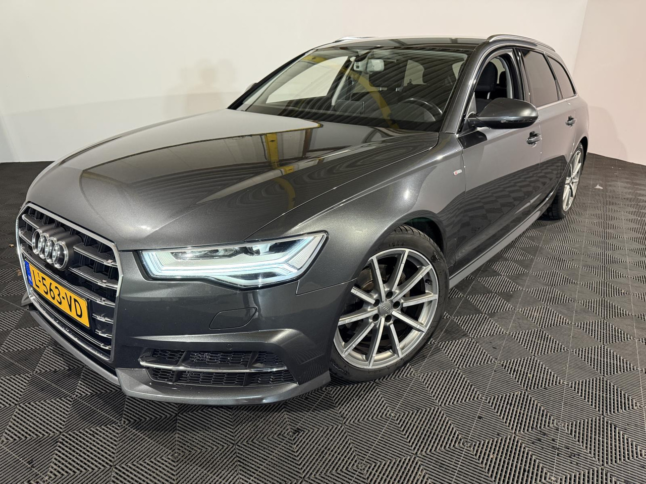Audi | A6 Avant | 1.8 TFSI ultra Premium Edition | 2016 | 240.412 km | Automaat | L563VD | Geen oordeel - سيارة: صور 1 Audi | A6 Avant | 1.8 TFSI ultra Premium Edition | 2016 | 240.412 km | Automaat | L563VD | Geen oordeel - سيارة: صور 1