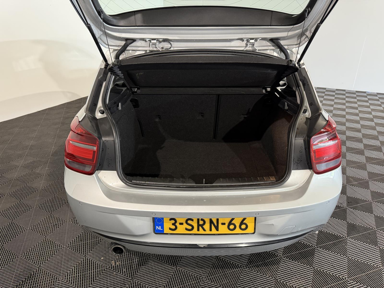 BMW 1-serie 116i EDE Executive 3-SRN-66 - سيارة: صور 2 BMW 1-serie 116i EDE Executive 3-SRN-66 - سيارة: صور 2