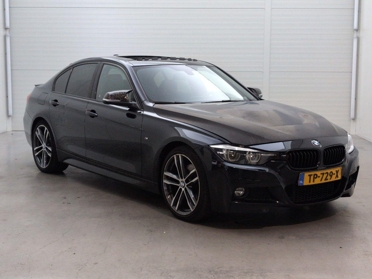 BMW 3-serie 330i Edition M Sport Shadow High Executive | 2018 | 184.569 km | Automaat | TP729X | NAP: Logisch - سيدان: صور 2 BMW 3-serie 330i Edition M Sport Shadow High Executive | 2018 | 184.569 km | Automaat | TP729X | NAP: Logisch - سيدان: صور 2