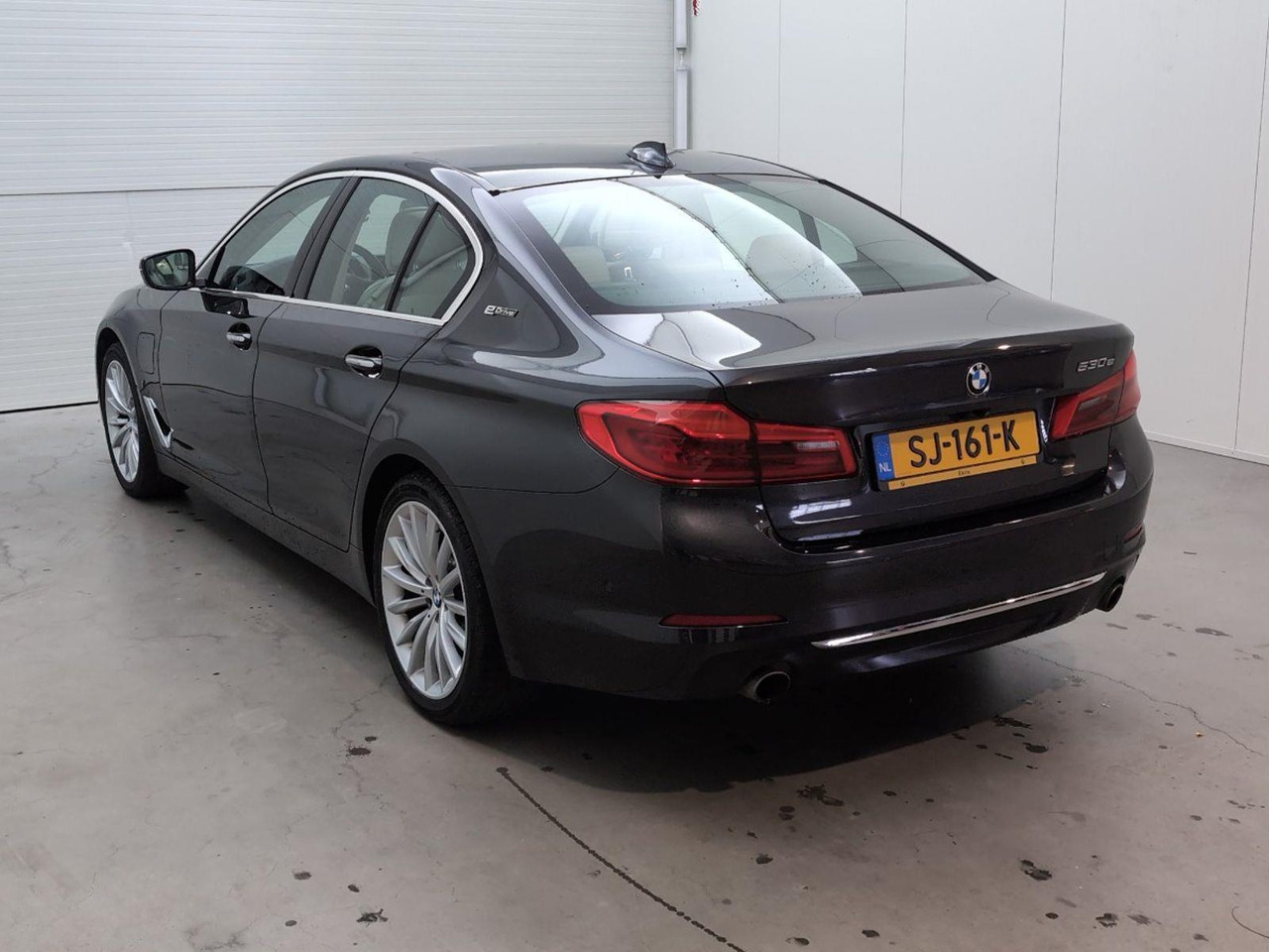 BMW 5-serie 530e iPerformance High Executive | 2018 | 183.874 km | Automaat | SJ161K | NAP: Logisch - سيدان: صور 3 BMW 5-serie 530e iPerformance High Executive | 2018 | 183.874 km | Automaat | SJ161K | NAP: Logisch - سيدان: صور 3