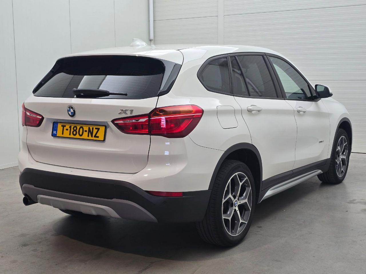 BMW X1 sDrive18i Executive | 2017 | 106.088 km | Automaat | T180NZ | NAP: Geen oordeel - سيارة دفع رباعي: صور 4 BMW X1 sDrive18i Executive | 2017 | 106.088 km | Automaat | T180NZ | NAP: Geen oordeel - سيارة دفع رباعي: صور 4
