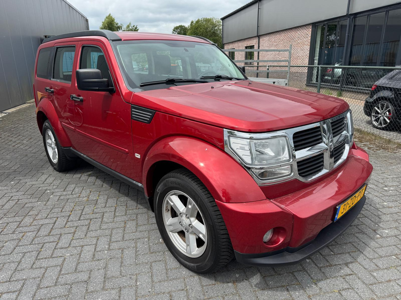 Dodge Nitro 3.7 V6 SXT 2007 209.339 km 31-ZD-PT - سيارة دفع رباعي: صور 5 Dodge Nitro 3.7 V6 SXT 2007 209.339 km 31-ZD-PT - سيارة دفع رباعي: صور 5