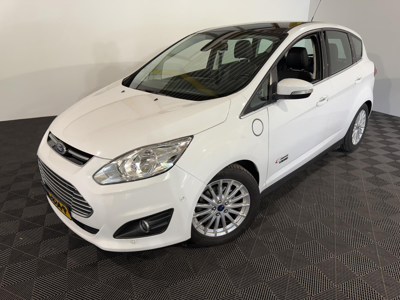 Ford C-Max 2.0 Plug-in Hybrid Titanium Plus | 2015 | 233.632 km | HL-834-P - سيارة: صور 1 Ford C-Max 2.0 Plug-in Hybrid Titanium Plus | 2015 | 233.632 km | HL-834-P - سيارة: صور 1