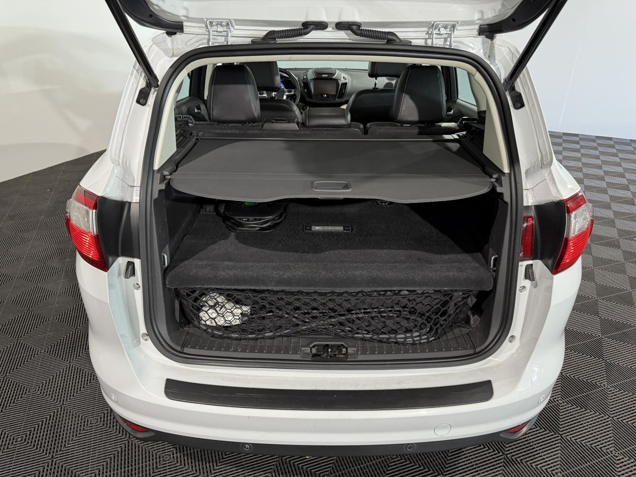Ford C-Max 2.0 Plug-in Hybrid Titanium Plus | 2015 | 233.632 km | HL-834-P - سيارة: صور 5 Ford C-Max 2.0 Plug-in Hybrid Titanium Plus | 2015 | 233.632 km | HL-834-P - سيارة: صور 5