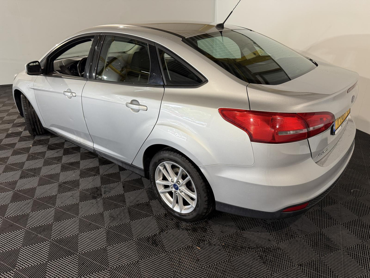 Ford Focus 1.0 Trend Edition 2015 206.005 km T-789-TF - سيدان: صور 3 Ford Focus 1.0 Trend Edition 2015 206.005 km T-789-TF - سيدان: صور 3