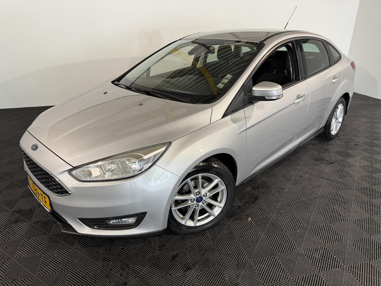 Ford Focus 1.0 Trend Edition 2015 206.005 km T-789-TF - سيدان: صور 1 Ford Focus 1.0 Trend Edition 2015 206.005 km T-789-TF - سيدان: صور 1
