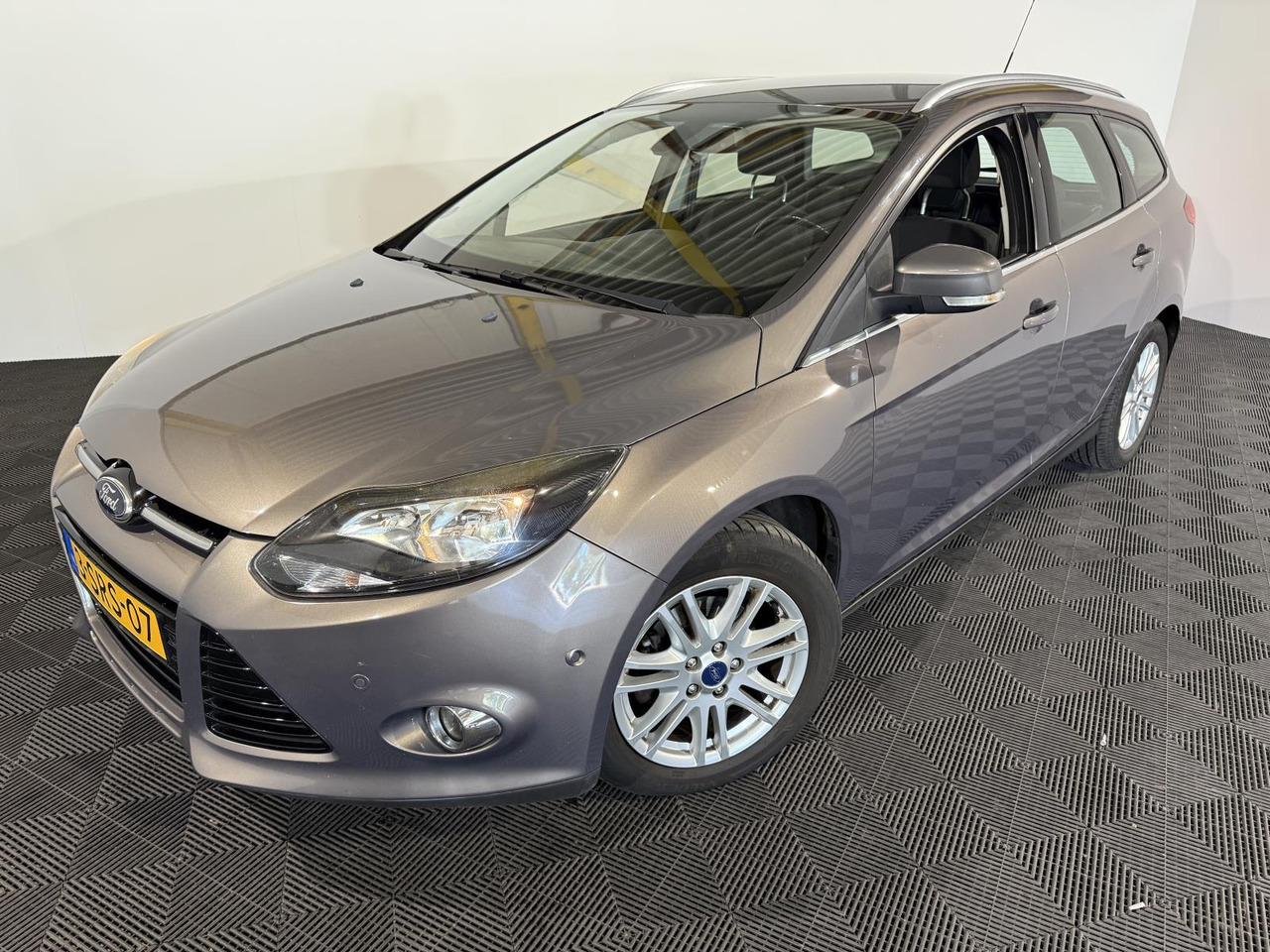Ford | Focus Wagon | 1.0 EcoBoost Edition Plus | 2013 | 228.888 km | 3SRS07 | Logisch - سيارة: صور 1 Ford | Focus Wagon | 1.0 EcoBoost Edition Plus | 2013 | 228.888 km | 3SRS07 | Logisch - سيارة: صور 1