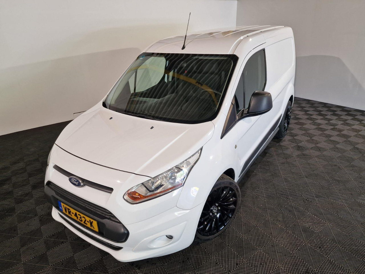 Ford Transit Connect 1.6 TDCI L1 Trend VR-432-K 127.791 km - فان المدمجة: صور 1 Ford Transit Connect 1.6 TDCI L1 Trend VR-432-K 127.791 km - فان المدمجة: صور 1
