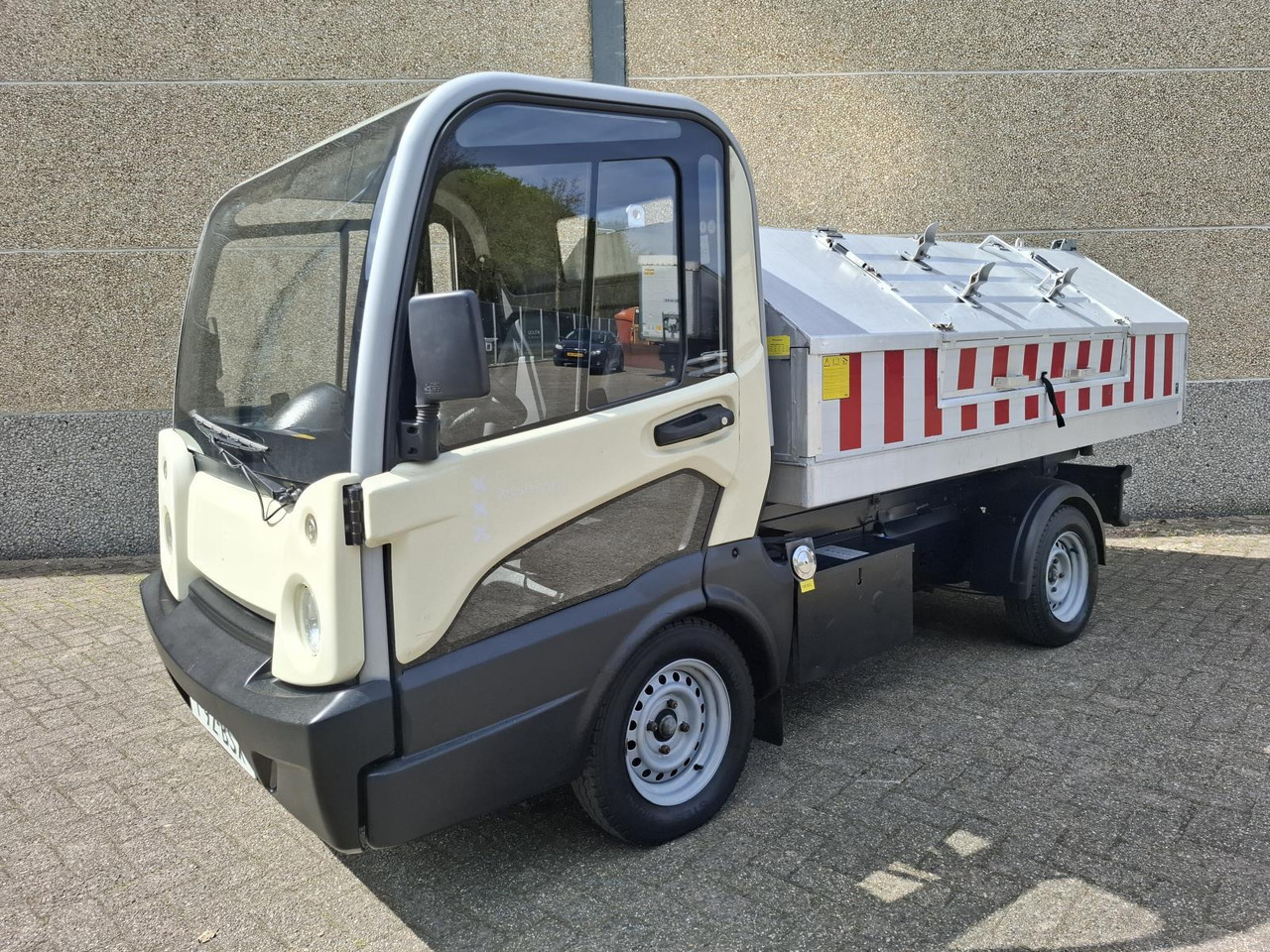 Goupil G5 Elektrische Stratenreinigingsmachine - مركبة الخدمات الكهربائية: صور 1 Goupil G5 Elektrische Stratenreinigingsmachine - مركبة الخدمات الكهربائية: صور 1