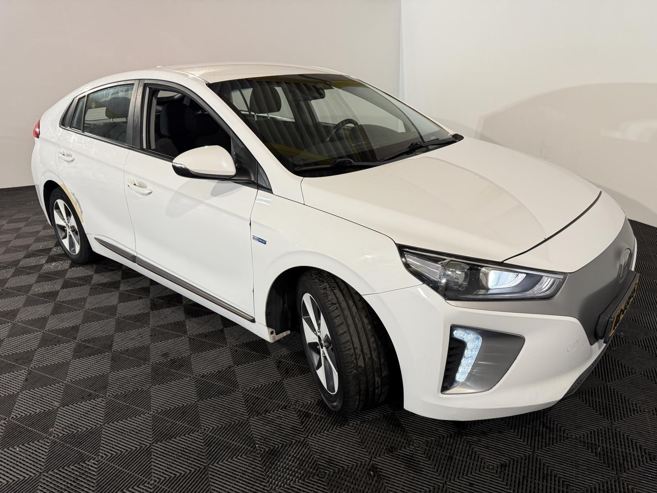 Kia | Stonic | 1.0 T-GDi DynamicLine | 2018 | 230.603 km | RL369S | Logisch - سيارة دفع رباعي: صور 5 Kia | Stonic | 1.0 T-GDi DynamicLine | 2018 | 230.603 km | RL369S | Logisch - سيارة دفع رباعي: صور 5
