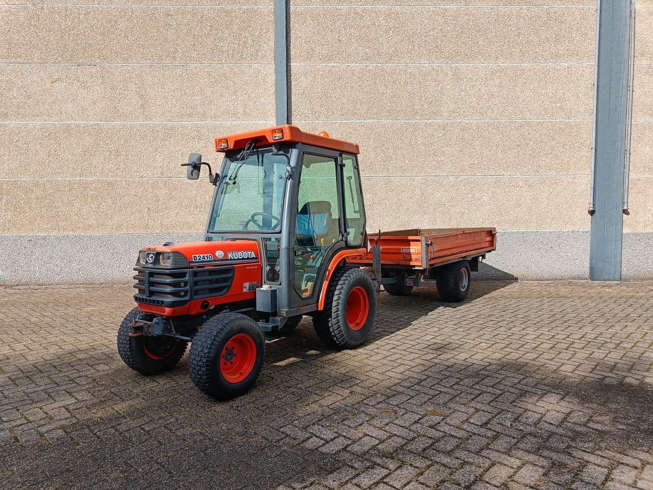 جرار Kubota B2410 met Nimos Kipper: صور 1