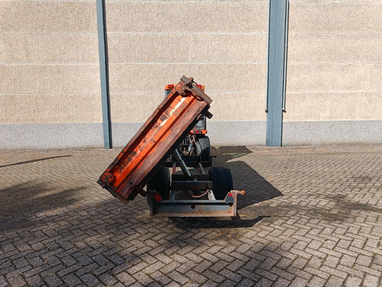 Kubota B2410 met Nimos Kipper - جرار: صور 4 Kubota B2410 met Nimos Kipper - جرار: صور 4