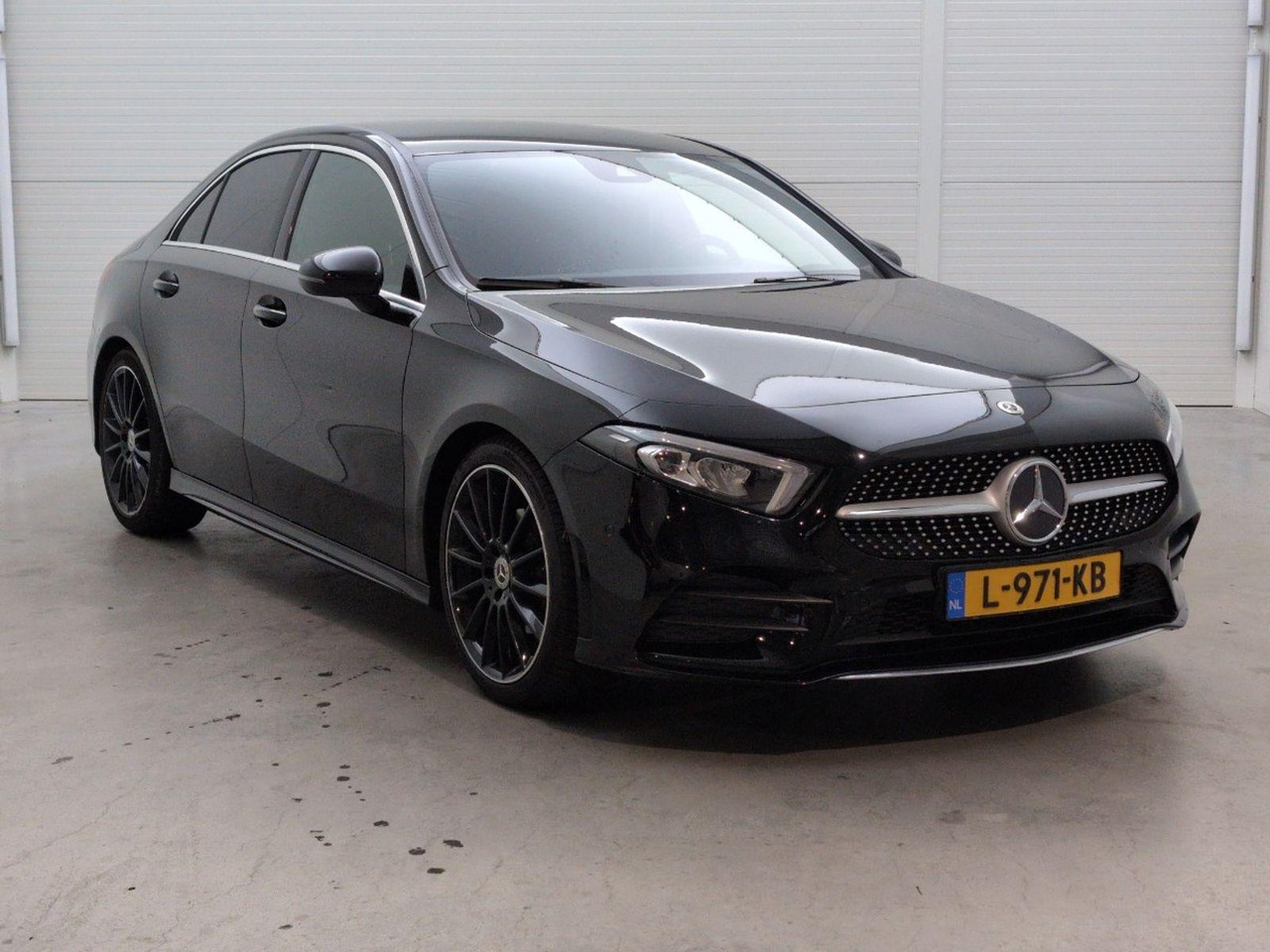 Mercedes-Benz A-klasse 180 Business Solution AMG | 2019 | 114.868 km | Automaat | L971KB | NAP: Geen oordeel - سيدان: صور 2 Mercedes-Benz A-klasse 180 Business Solution AMG | 2019 | 114.868 km | Automaat | L971KB | NAP: Geen oordeel - سيدان: صور 2