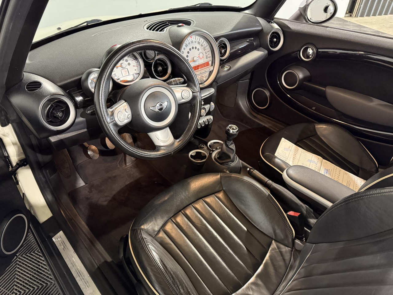 Mini | Mini Cabrio | 1.6 Cooper Chili | 2010 | 148.938 km | 92LHF2 | Logisch - سيارة: صور 3 Mini | Mini Cabrio | 1.6 Cooper Chili | 2010 | 148.938 km | 92LHF2 | Logisch - سيارة: صور 3