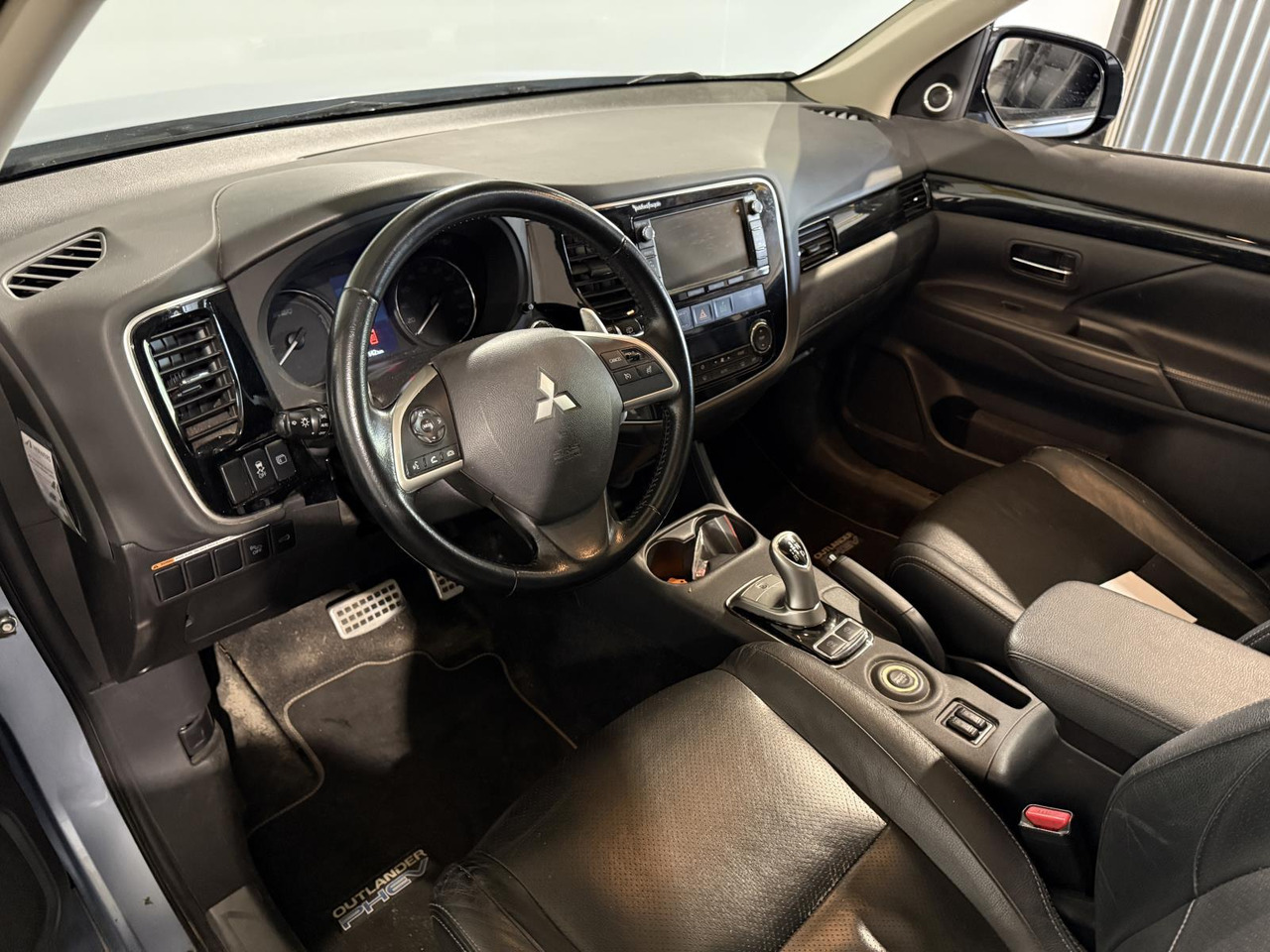 Mitsubishi Outlander 2.0 PHEV Instyle |2013 | 268.145 km | 3-TBJ-10 - سيارة دفع رباعي: صور 4 Mitsubishi Outlander 2.0 PHEV Instyle |2013 | 268.145 km | 3-TBJ-10 - سيارة دفع رباعي: صور 4