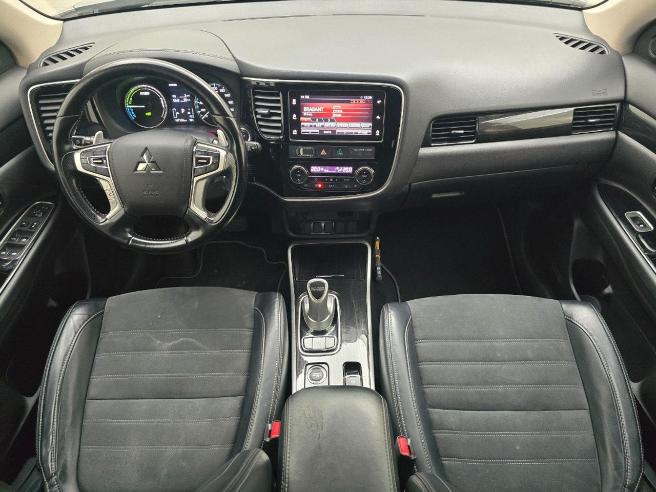 Mitsubishi Outlander 2.0 PHEV Pure | 2018 | 197.128 km | Automaat | SN499K | NAP: Logisch - سيارة دفع رباعي: صور 5 Mitsubishi Outlander 2.0 PHEV Pure | 2018 | 197.128 km | Automaat | SN499K | NAP: Logisch - سيارة دفع رباعي: صور 5