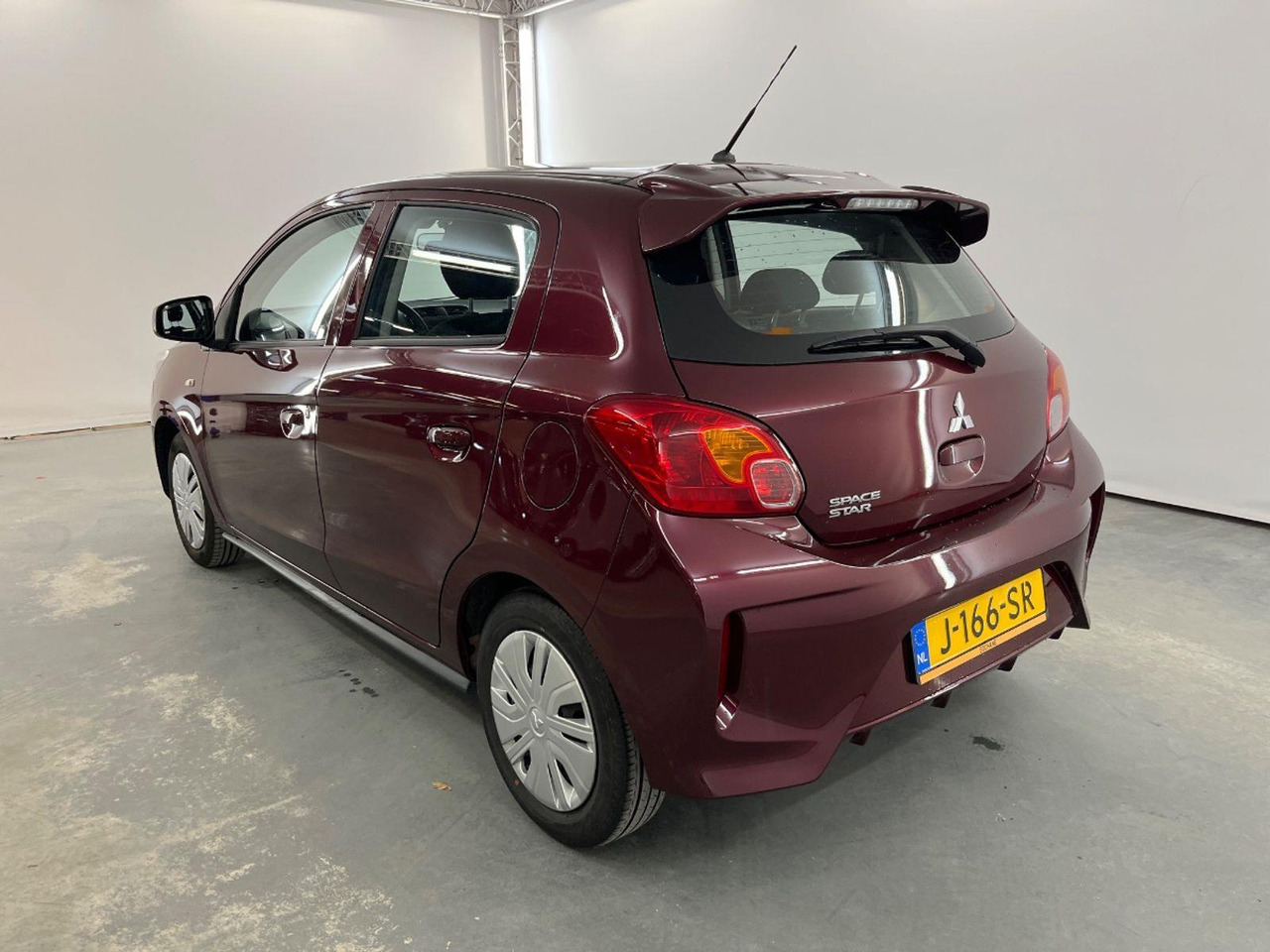 Mitsubishi Space Star 1.0 Cool+ | 2020 | 58.994 km | J166SR | NAP: Logisch - هاتشباك: صور 3 Mitsubishi Space Star 1.0 Cool+ | 2020 | 58.994 km | J166SR | NAP: Logisch - هاتشباك: صور 3