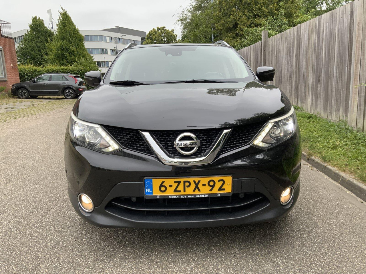 Nissan Qashqai 1.6 Tekna 6-ZPX-92 209.591km - سيارة: صور 2 Nissan Qashqai 1.6 Tekna 6-ZPX-92 209.591km - سيارة: صور 2