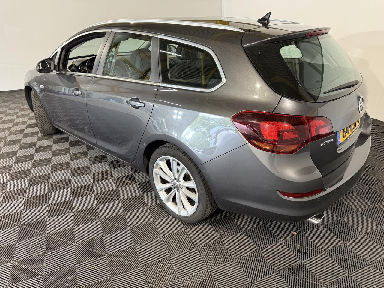 Opel Astra Sports Tourer 1.4 Turbo Cosmo 64-RJV-4 - سيارة: صور 3 Opel Astra Sports Tourer 1.4 Turbo Cosmo 64-RJV-4 - سيارة: صور 3