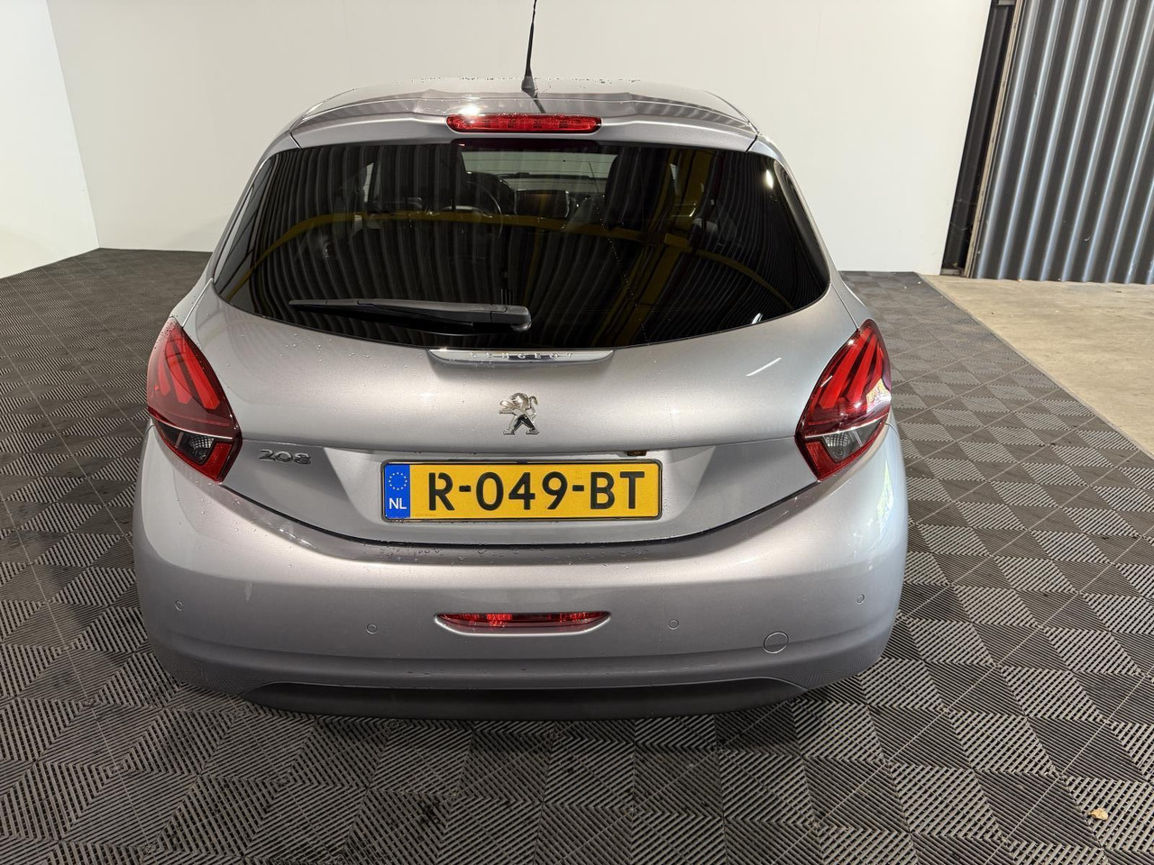 Peugeot | 208 | 1.5 BlueHDi Blue Lease Allure | 2019 | 183.354 km | R049BT | Geen oordeel - هاتشباك: صور 4 Peugeot | 208 | 1.5 BlueHDi Blue Lease Allure | 2019 | 183.354 km | R049BT | Geen oordeel - هاتشباك: صور 4