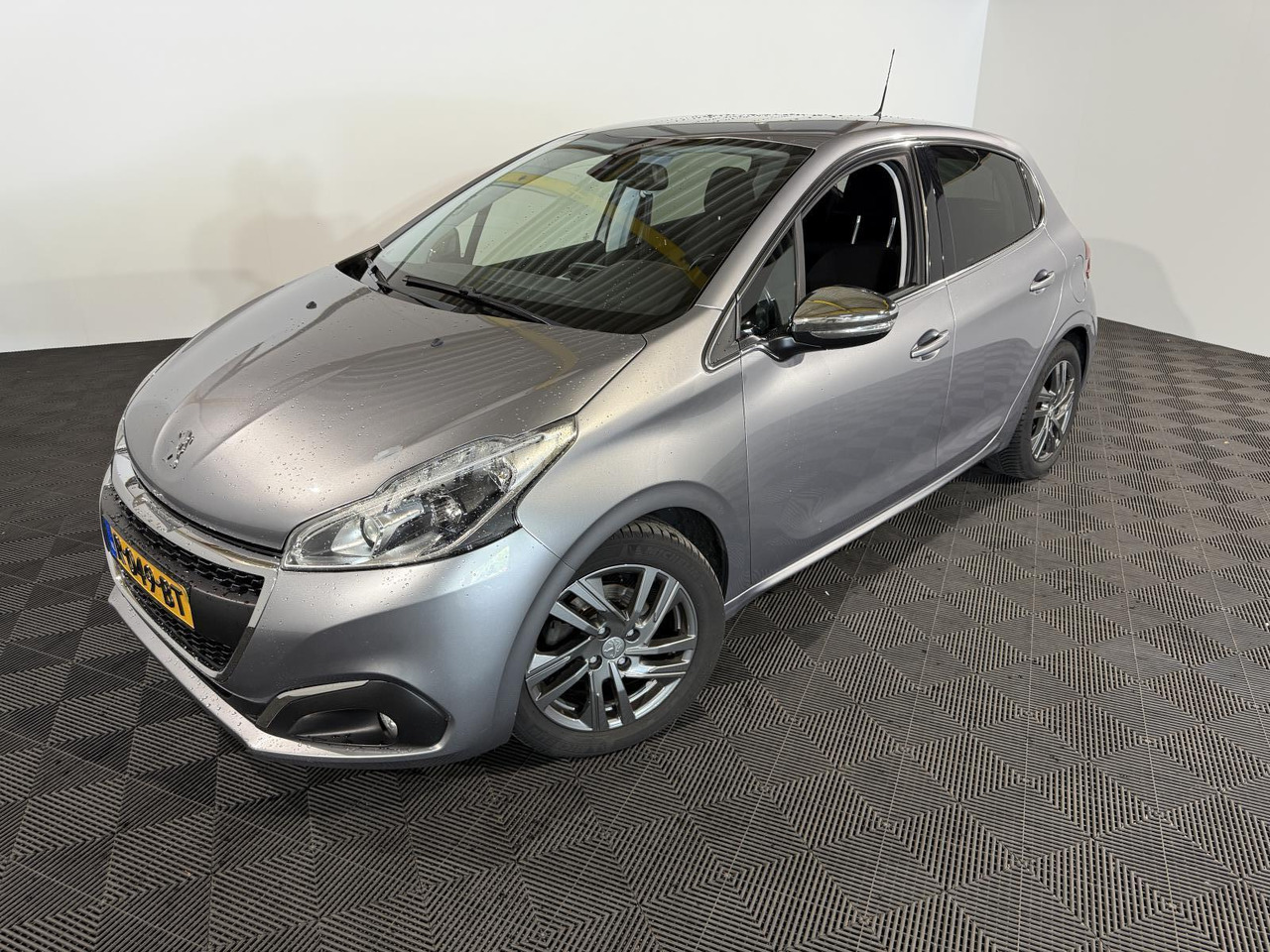 Peugeot | 208 | 1.5 BlueHDi Blue Lease Allure | 2019 | 183.354 km | R049BT | Geen oordeel - هاتشباك: صور 1 Peugeot | 208 | 1.5 BlueHDi Blue Lease Allure | 2019 | 183.354 km | R049BT | Geen oordeel - هاتشباك: صور 1