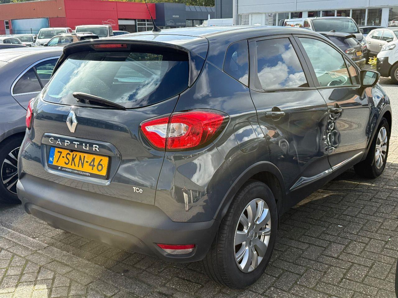 Renault Captur 0.9 TCe Expression | 2013 | 87.982 km | 7SKN46 | NAP: Logisch - سيارة دفع رباعي: صور 4 Renault Captur 0.9 TCe Expression | 2013 | 87.982 km | 7SKN46 | NAP: Logisch - سيارة دفع رباعي: صور 4