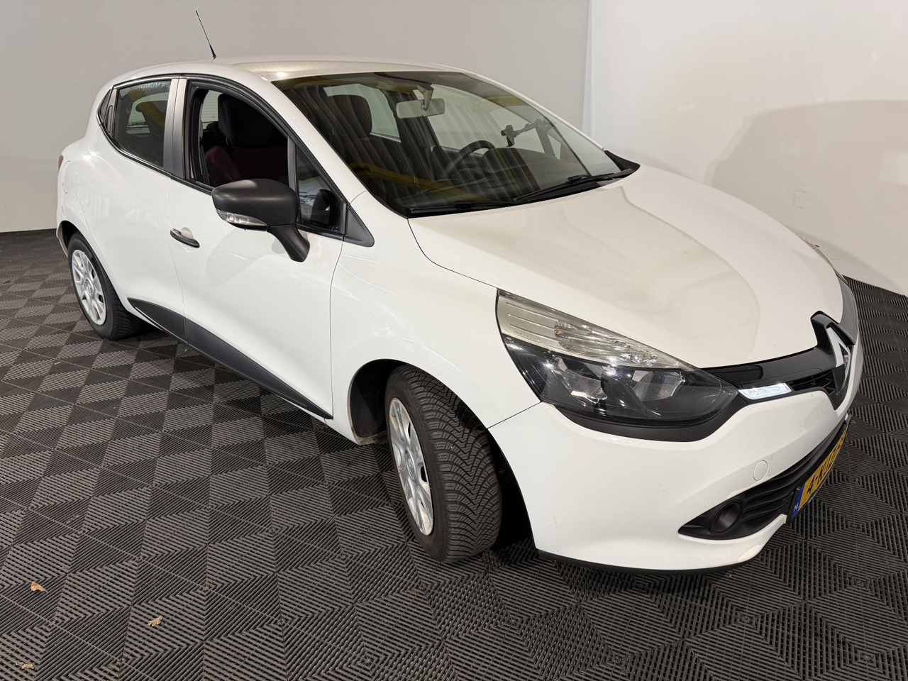 Renault | Clio | 0.9 TCe Authentique | 2013 | 160.970 km | 4KJZ93 | Logisch - هاتشباك: صور 3 Renault | Clio | 0.9 TCe Authentique | 2013 | 160.970 km | 4KJZ93 | Logisch - هاتشباك: صور 3