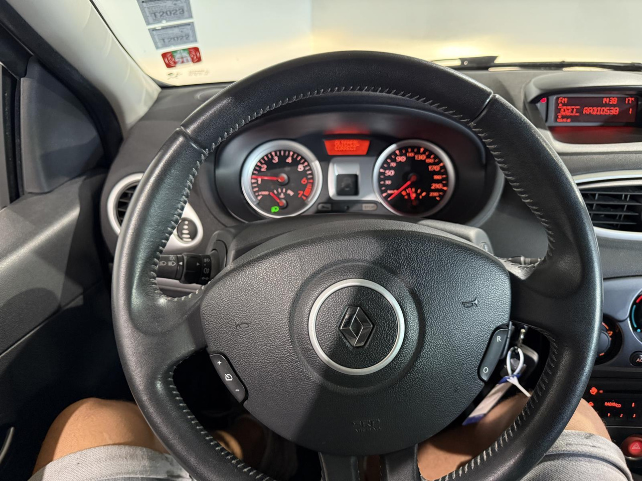 Renault Clio 1.2 TCe Collection | 2012 | 179.266 km | 15-ZDF-9 - هاتشباك: صور 4 Renault Clio 1.2 TCe Collection | 2012 | 179.266 km | 15-ZDF-9 - هاتشباك: صور 4