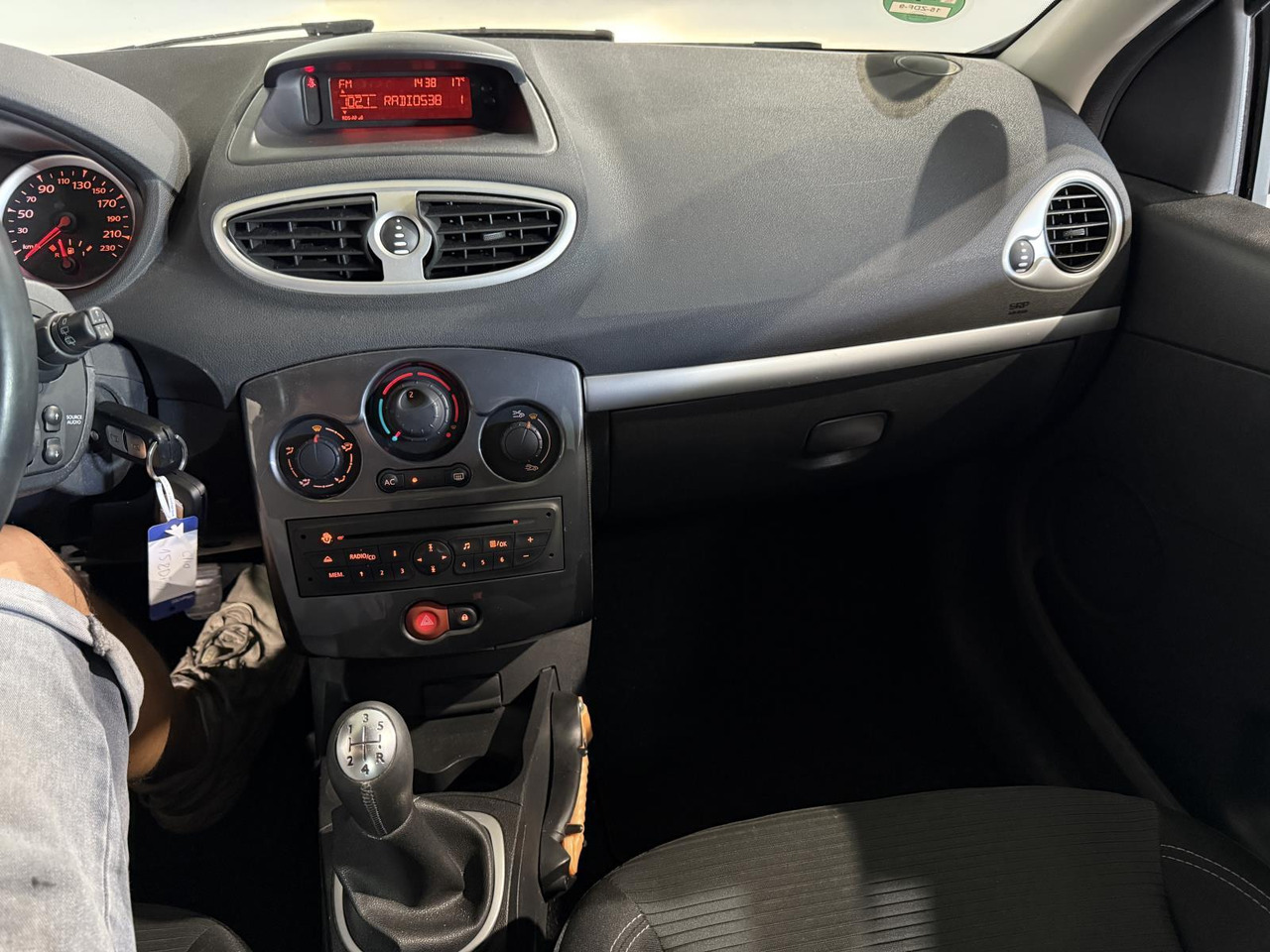 Renault Clio 1.2 TCe Collection | 2012 | 179.266 km | 15-ZDF-9 - هاتشباك: صور 5 Renault Clio 1.2 TCe Collection | 2012 | 179.266 km | 15-ZDF-9 - هاتشباك: صور 5