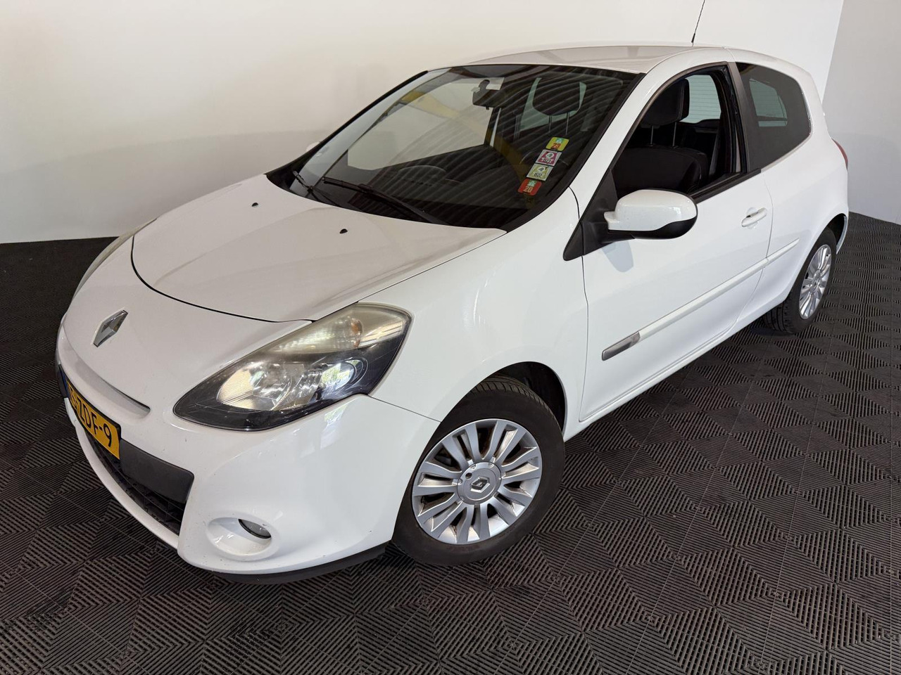 Renault Clio 1.2 TCe Collection | 2012 | 179.266 km | 15-ZDF-9 - هاتشباك: صور 1 Renault Clio 1.2 TCe Collection | 2012 | 179.266 km | 15-ZDF-9 - هاتشباك: صور 1