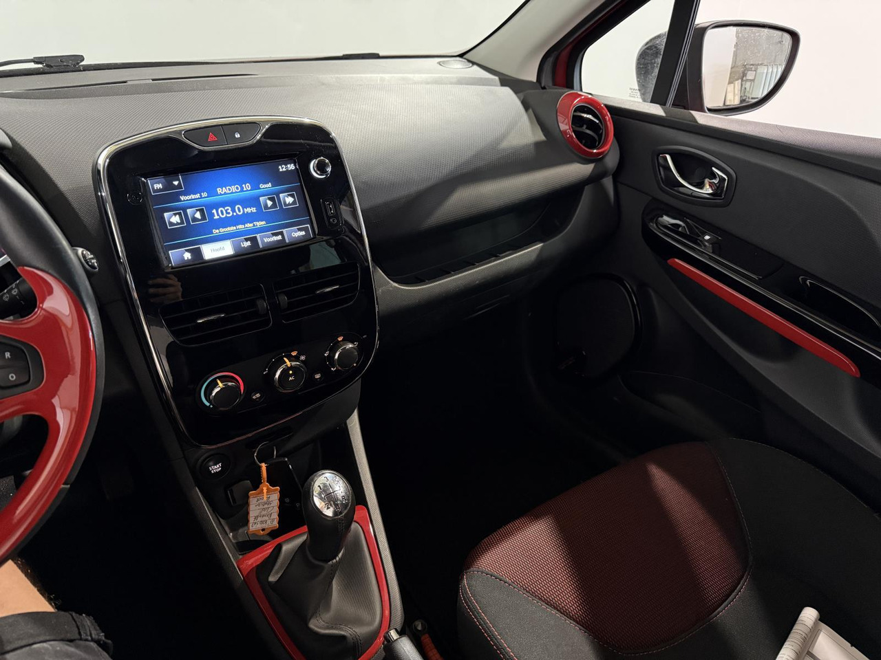 Renault | Clio Estate | 0.9 TCe Expression | 2013 | 217.223 km | 8KZD48 | Logisch - سيارة: صور 3 Renault | Clio Estate | 0.9 TCe Expression | 2013 | 217.223 km | 8KZD48 | Logisch - سيارة: صور 3