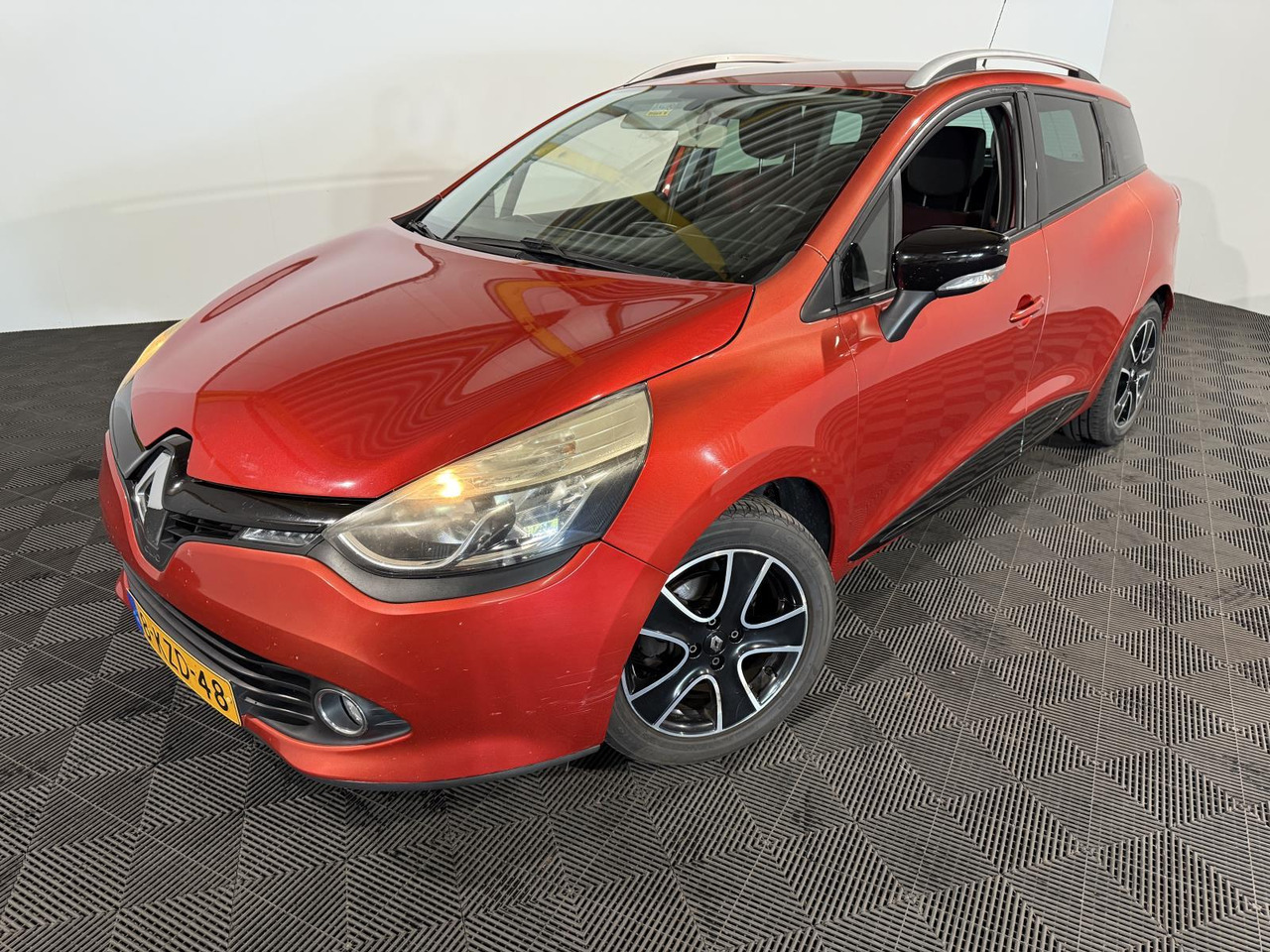 Renault | Clio Estate | 0.9 TCe Expression | 2013 | 217.223 km | 8KZD48 | Logisch - سيارة: صور 1 Renault | Clio Estate | 0.9 TCe Expression | 2013 | 217.223 km | 8KZD48 | Logisch - سيارة: صور 1