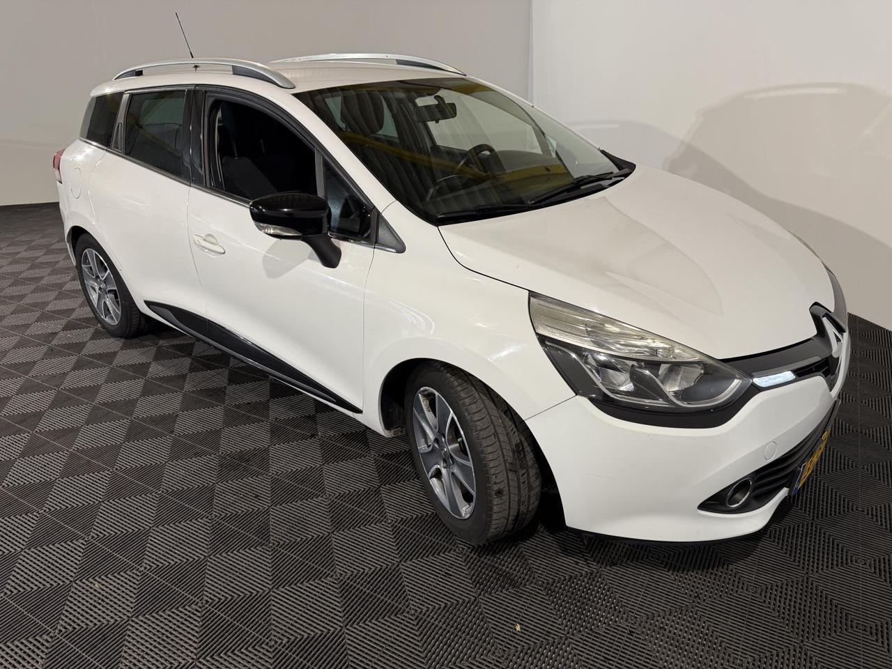 Renault | Clio Estate | 0.9 TCe Night&Day | 2014 | 176.858 km | 3ZBH50 | Logisch - سيارة: صور 4 Renault | Clio Estate | 0.9 TCe Night&Day | 2014 | 176.858 km | 3ZBH50 | Logisch - سيارة: صور 4