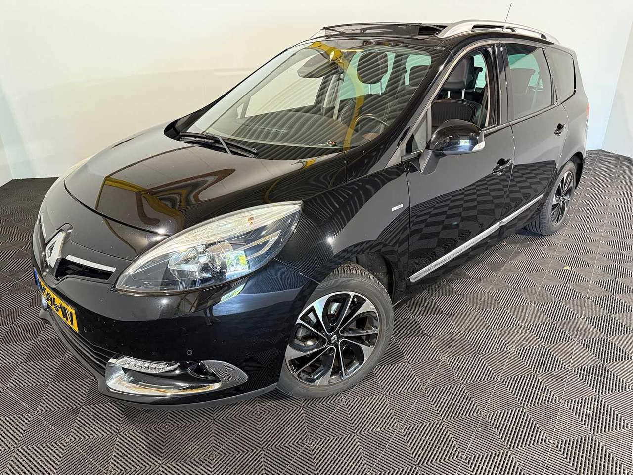 Renault Grand Scénic 1.2 Tce Bose | 2016 | 118.319 km | H-596-NV - سيارة: صور 1 Renault Grand Scénic 1.2 Tce Bose | 2016 | 118.319 km | H-596-NV - سيارة: صور 1
