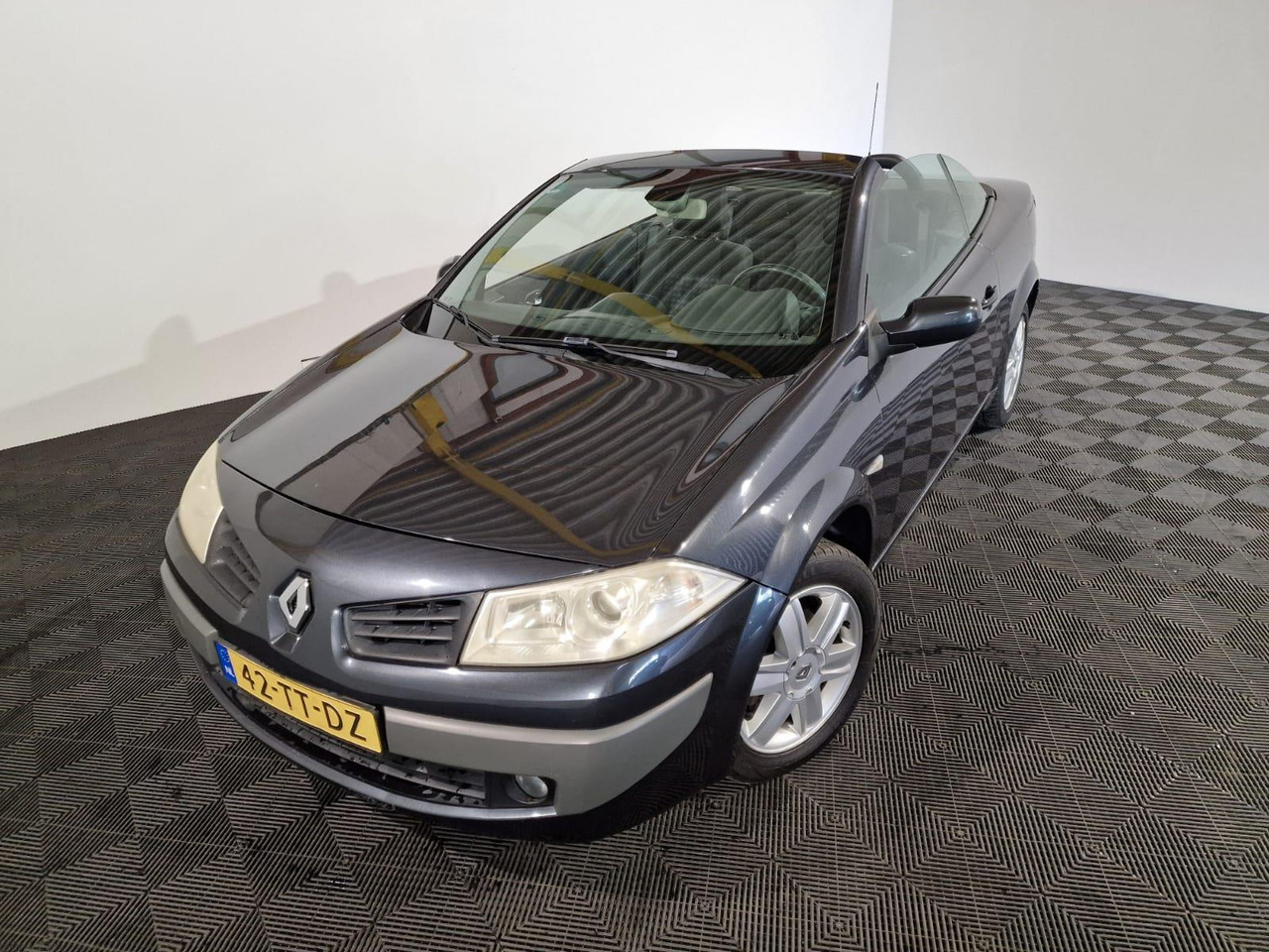 Renault Mégane Cabriolet 1.6-16V Authentique 42-TT-DZ - سيارة: صور 1 Renault Mégane Cabriolet 1.6-16V Authentique 42-TT-DZ - سيارة: صور 1