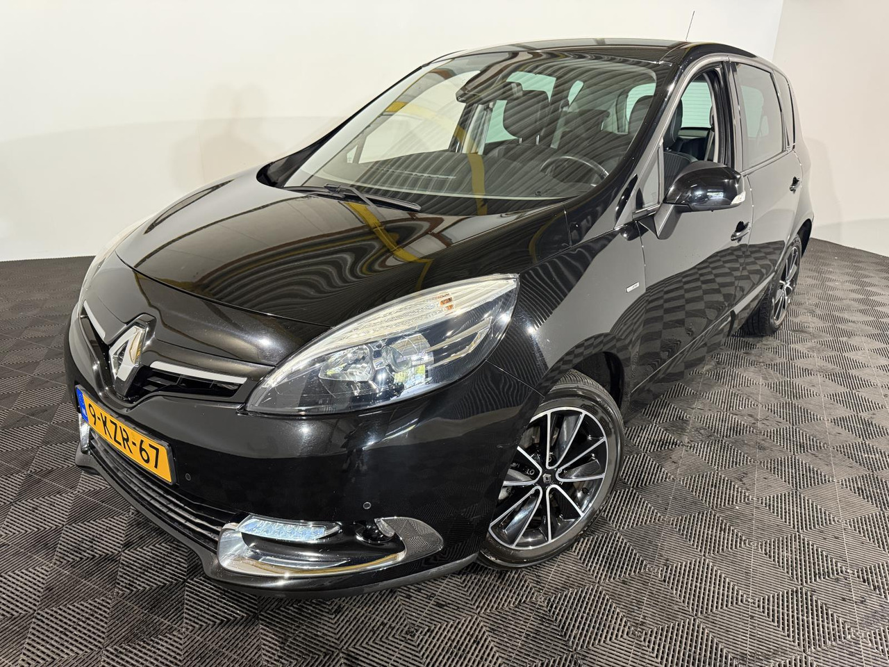 Renault | Scénic | 1.2 TCe Bose | 2013 | 103.433 km | 9KZR67 | Logisch - سيارة: صور 1 Renault | Scénic | 1.2 TCe Bose | 2013 | 103.433 km | 9KZR67 | Logisch - سيارة: صور 1