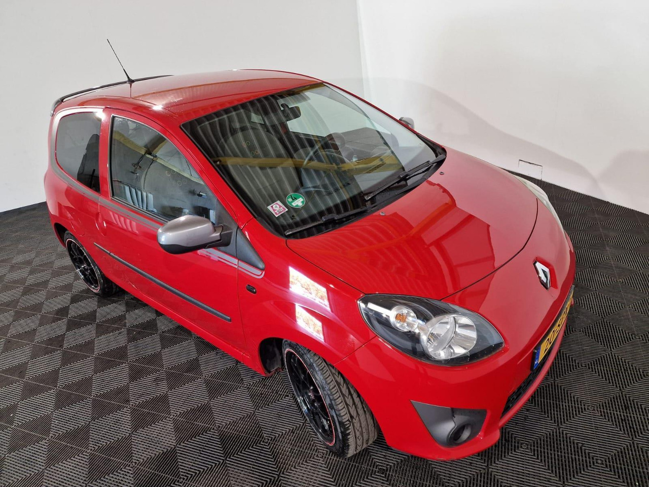 Renault Twingo 1.2-16V Collection 20-SPX-1 - سيارة: صور 5 Renault Twingo 1.2-16V Collection 20-SPX-1 - سيارة: صور 5