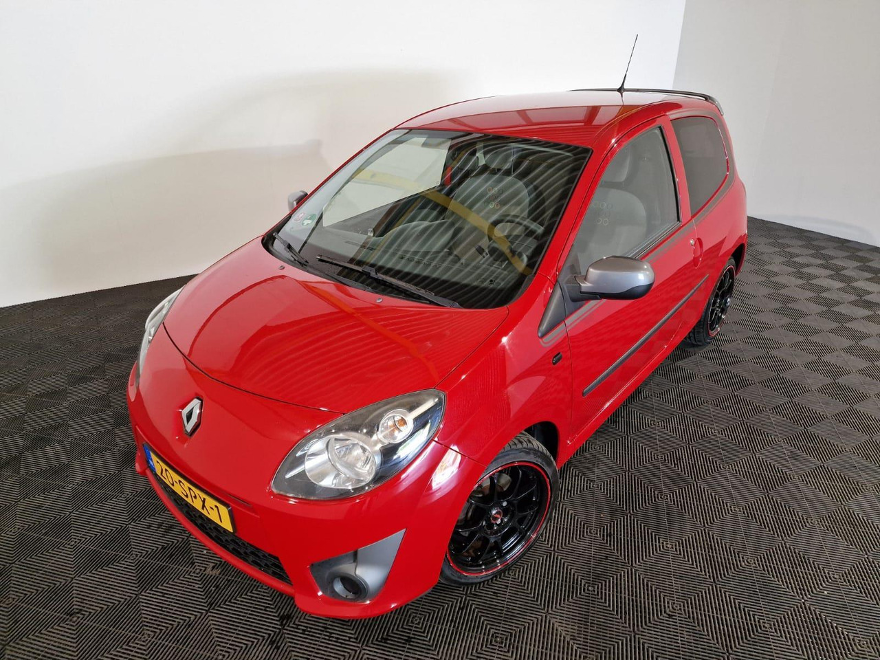 Renault Twingo 1.2-16V Collection 20-SPX-1 - سيارة: صور 1 Renault Twingo 1.2-16V Collection 20-SPX-1 - سيارة: صور 1