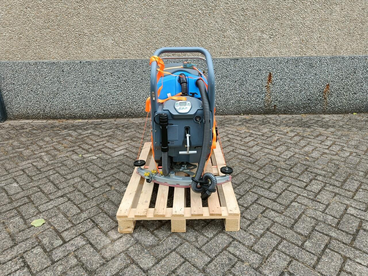 Schrob/ Veegmachine Nieuw - ماكينة تنظيف: صور 4 Schrob/ Veegmachine Nieuw - ماكينة تنظيف: صور 4