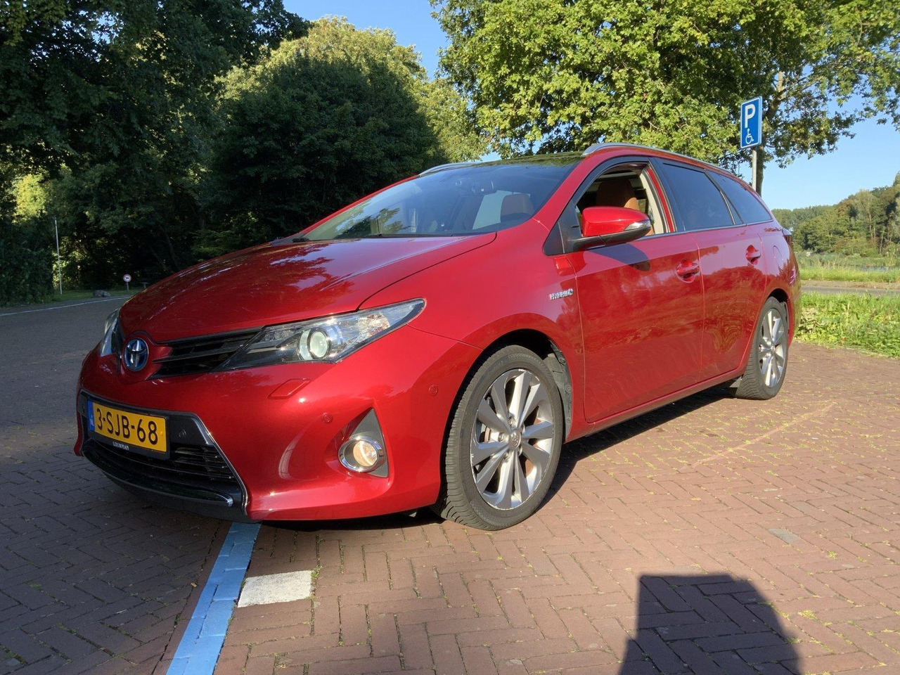 Toyota | Auris Touring Sports | 1.8 Hybrid Lease Pro | 2013 | 209.296 km | 3-SJB-68 - سيارة ستيشن: صور 1 Toyota | Auris Touring Sports | 1.8 Hybrid Lease Pro | 2013 | 209.296 km | 3-SJB-68 - سيارة ستيشن: صور 1
