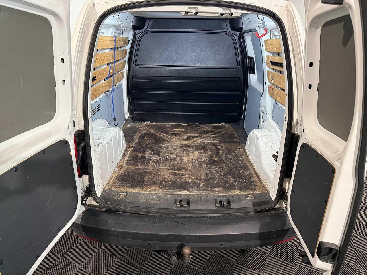 Volkswagen Caddy 2.0 TDI L1H1 BMT Comfortline VZ-140-J 169.307 km - أخرى: صور 3 Volkswagen Caddy 2.0 TDI L1H1 BMT Comfortline VZ-140-J 169.307 km - أخرى: صور 3