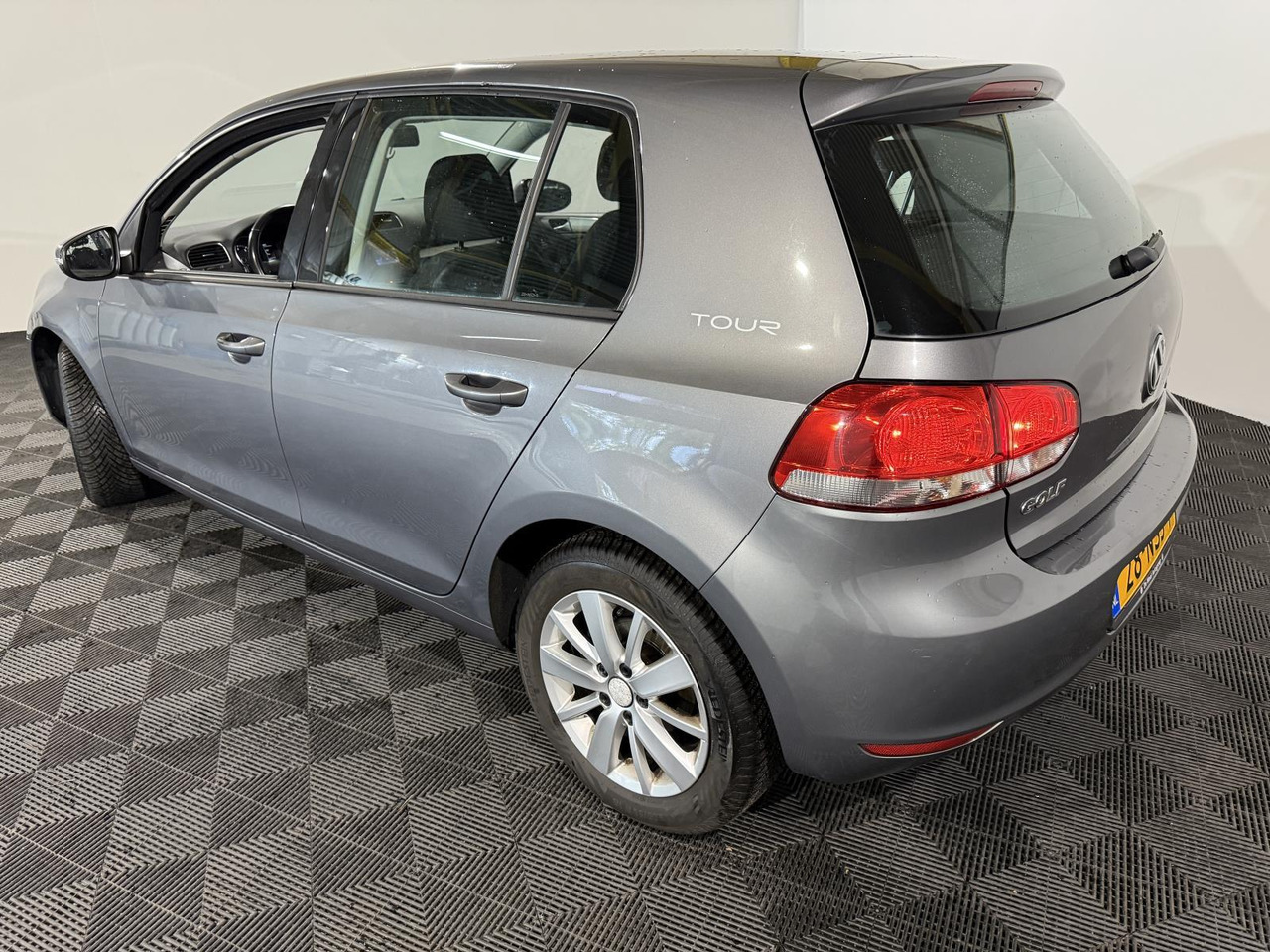 Volkswagen | Golf | 1.2 TSI Tour II BlueMotion | 2010 | 287.684 km | 28NSJ1 | Logisch - هاتشباك: صور 5 Volkswagen | Golf | 1.2 TSI Tour II BlueMotion | 2010 | 287.684 km | 28NSJ1 | Logisch - هاتشباك: صور 5
