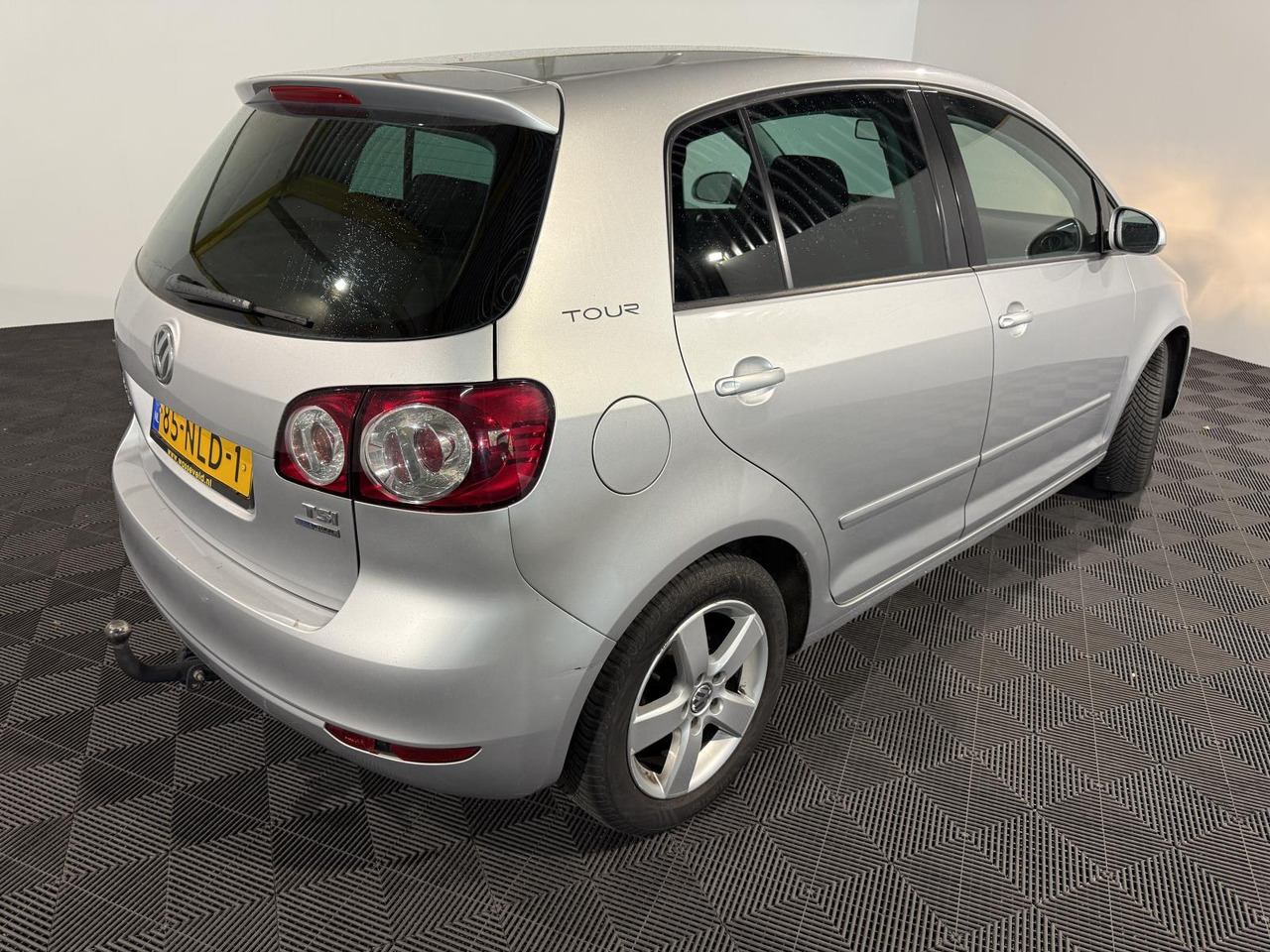 Volkswagen Golf Plus 1.2 TSI Tour II BlueMotion | 2010 | 184.829 km | 85-NLD-1 - سيارة: صور 5 Volkswagen Golf Plus 1.2 TSI Tour II BlueMotion | 2010 | 184.829 km | 85-NLD-1 - سيارة: صور 5