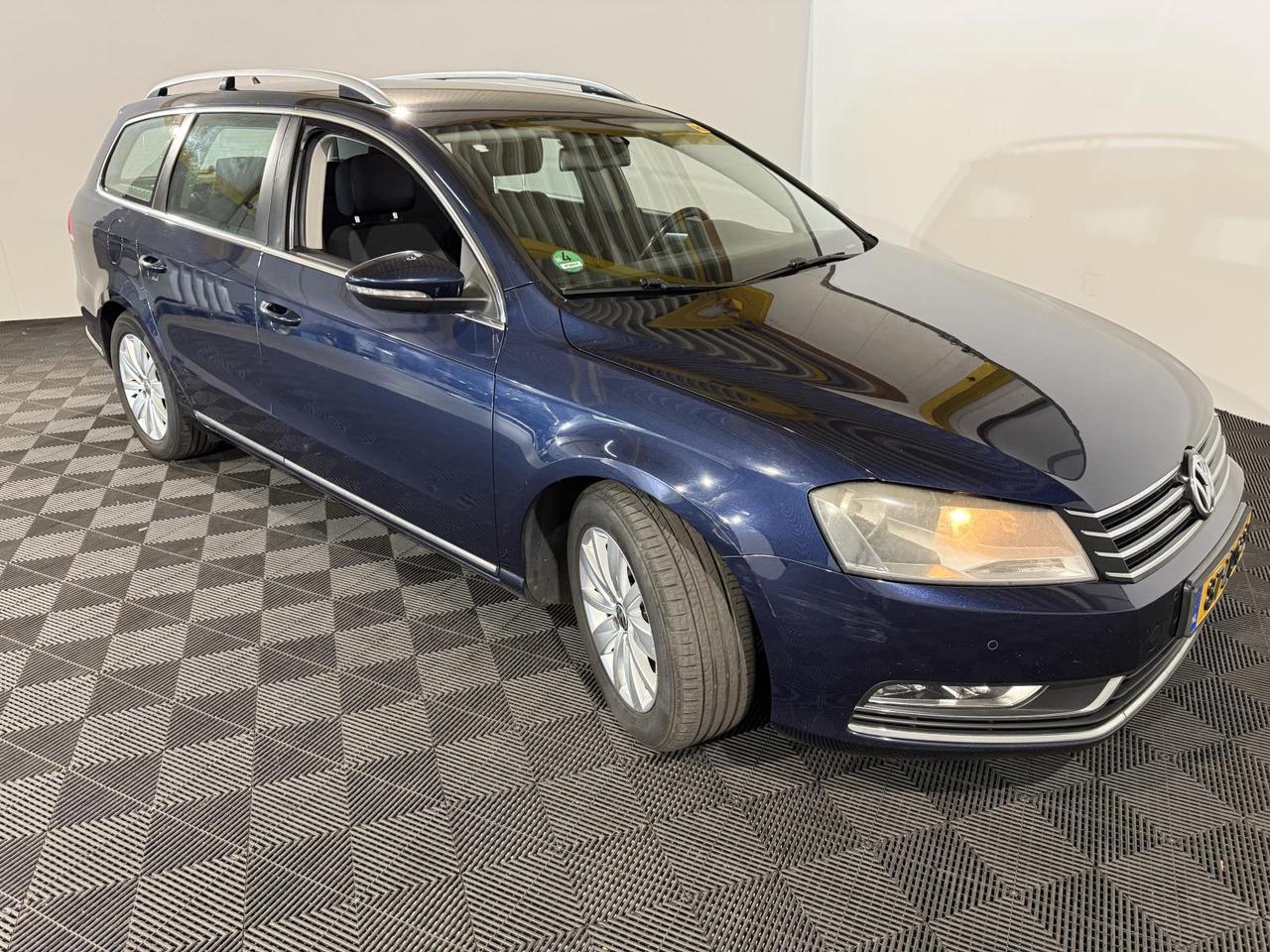 Volkswagen | Passat Variant | 1.6 TDI Comfortline BlueMotion | 2011 | 358.371 km | 87ZDG9 | Geen oordeel - سيارة: صور 3 Volkswagen | Passat Variant | 1.6 TDI Comfortline BlueMotion | 2011 | 358.371 km | 87ZDG9 | Geen oordeel - سيارة: صور 3