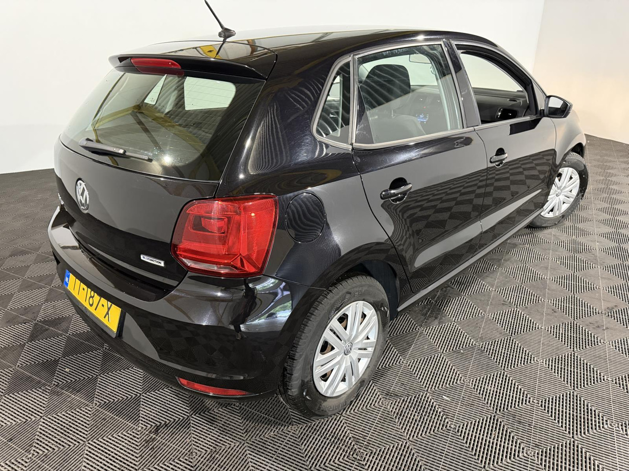 Volkswagen | Polo | 1.0 Comfortline Connected Series | 2017 | 178.442 km | TT187X | Geen oordeel - هاتشباك: صور 2 Volkswagen | Polo | 1.0 Comfortline Connected Series | 2017 | 178.442 km | TT187X | Geen oordeel - هاتشباك: صور 2